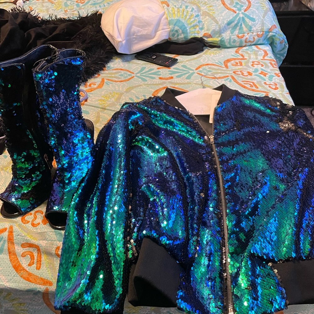 Shimmering jacket and matching boot set!